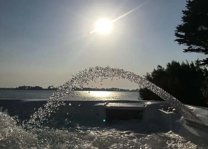 Maison Les Pieds Dans L Eau